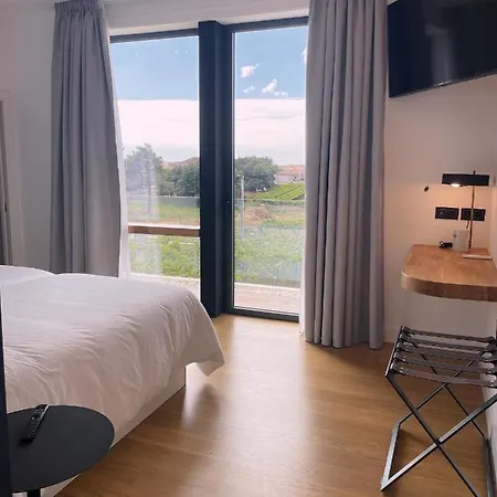 Hotel Deluxe Rodeada De Vinedos Ribadumia